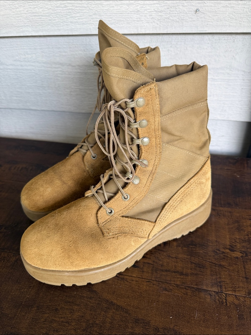 US ARMY VibramMen's Tan Lace-Up Tactical Boots